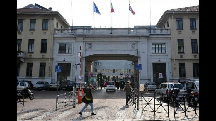 Freccia di balestra gli trapassa il cuore: salvato