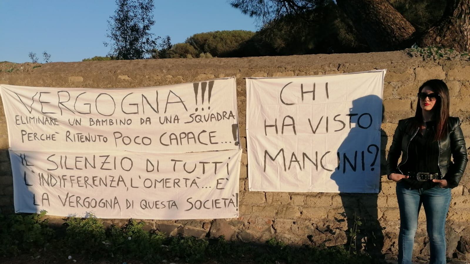 A sei anni non gioca mai, la protesta di una mamma