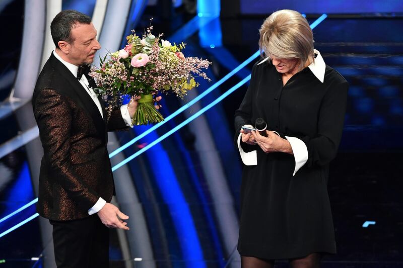 Sanremo, Fiorello imita la De Filippi 9