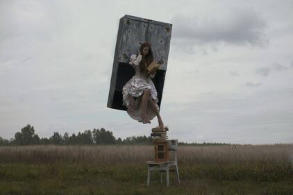 Katerina Plotnikova, modelle e animali posano insieme 4