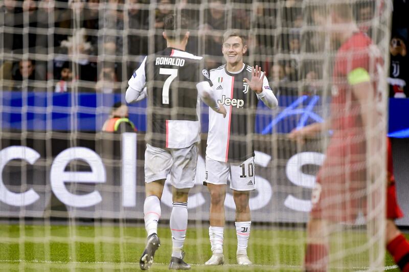 L'invasione pacifica in Bayer-Juventus: il tifoso corre ad abbracciare CR7 8