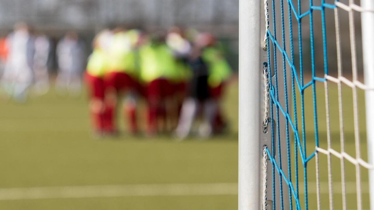 Muore a 12 anni mentre gioca a calcio: tragedia a Catanzaro