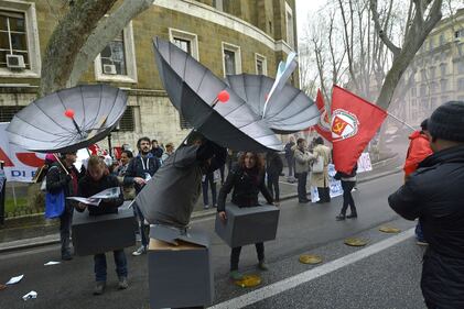 Roma, i Cobas manifestano contro Obama 4