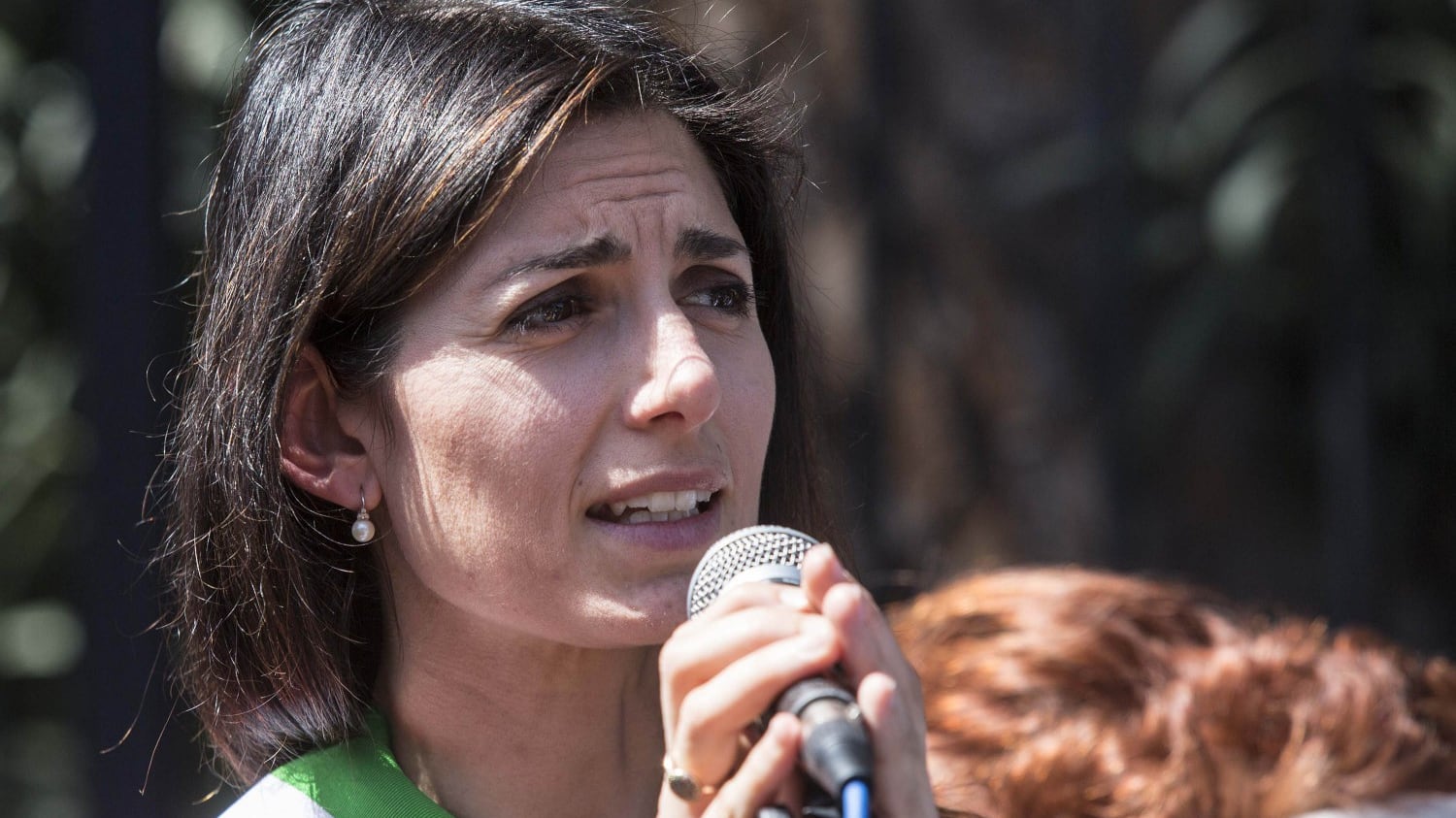La Raggi "giallorossa": il Pd entra in maggioranza
