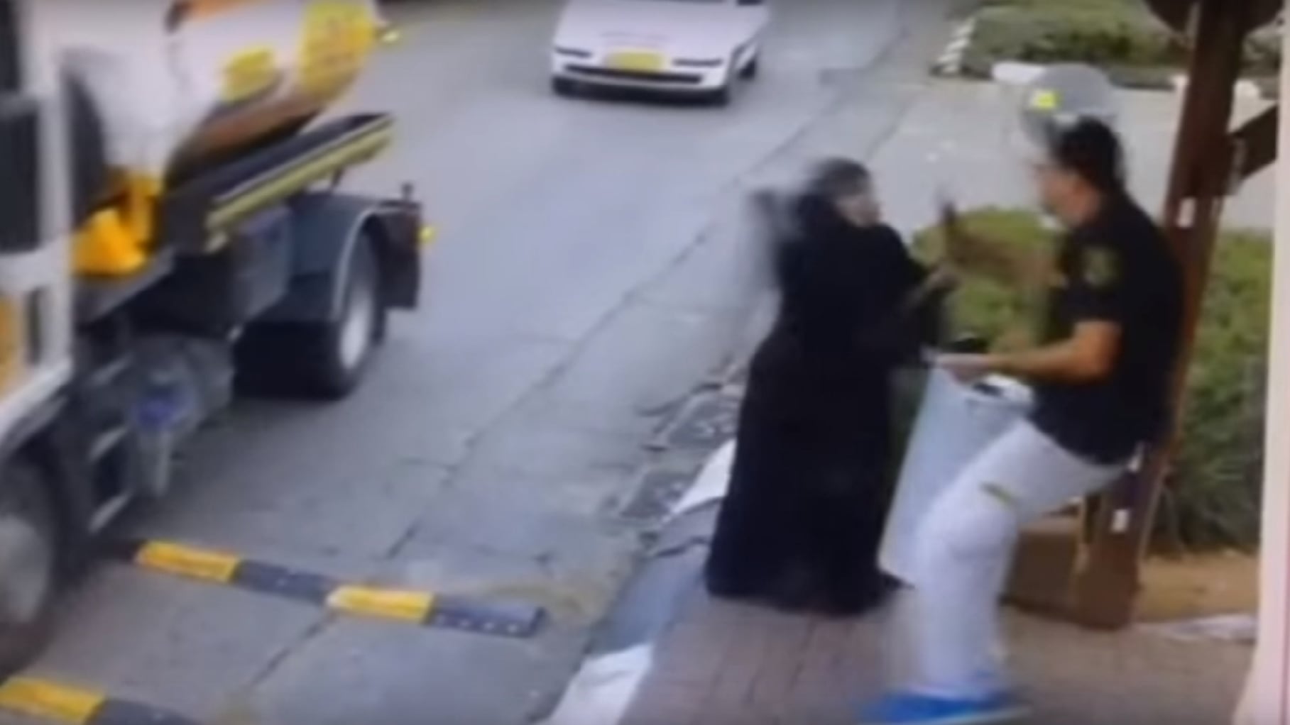 Donna palestinese tenta di accoltellare una guardia israeliana