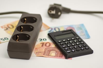 Bollette, stangata in arrivo: +40% tra settembre e dicembre rispetto al 2025