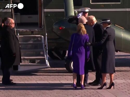 Washington, Trump accompagna l'ex presidente Biden all'elicottero