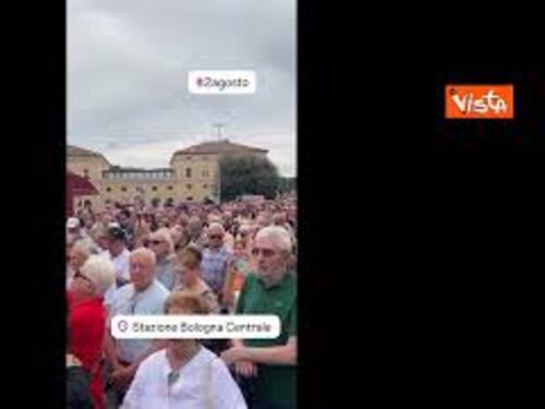 45° anniversario della strage di Bologna, il minuto di silenzio segnato dai fischi del treno