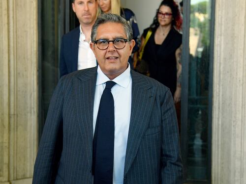 Il fascicolo sui giornali e l'inchiesta sulla fuga di notizie. I due "miracoli" di Genova