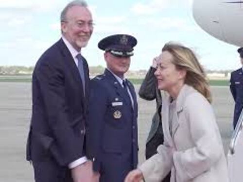 Meloni a Washington per l'incontro con Trump, l'arrivo alla Joint Base Andrews