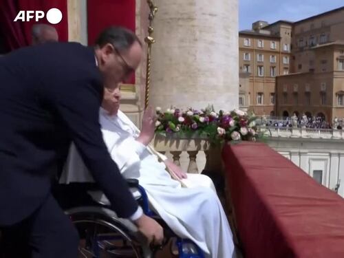 L'ultima apparizione di papa Francesco dalla loggia di San Pietro