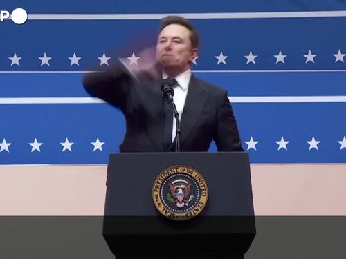 Elon Musk, ecco il presunto "saluto romano" sul palco di Washington