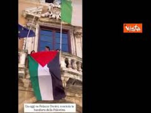 Proietti (Presidente Umbria) espone bandiera Palestina a Palazzo Donini (Pg), sede regione Umbria