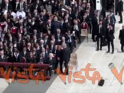 Meloni e Tajani parlano a San Pietro prima della Messa di insediamento di Papa Leone