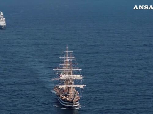 L'Amerigo Vespucci in arrivo a Gedda, 33/a tappa del tour mondiale