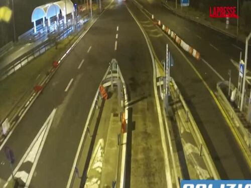 Contromano in autostrada per 20 km: le riprese choc delle telecamere di sorveglianza
