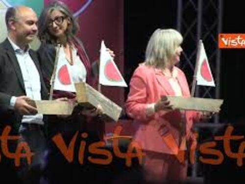 Standing ovation per Francesca Albanese a Terra, la festa di Avs a Roma