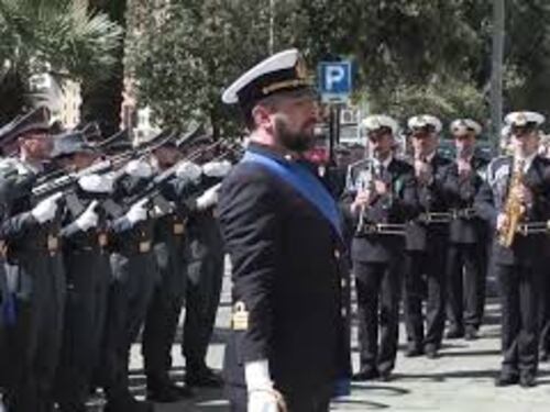 Mattarella a Genova per il 25 Aprile, Bucci: Benvenuto, siamo molto contenti. Poi gli onori militari