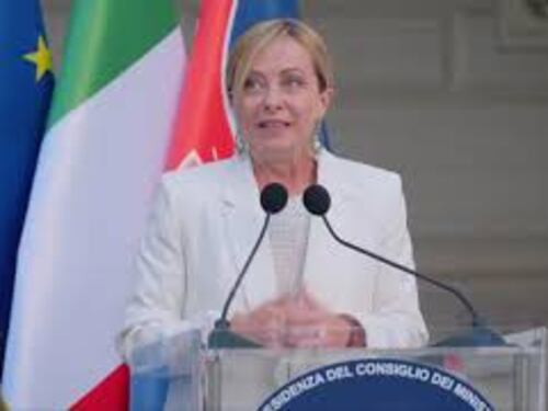 Meloni: "Guidare una Nazione è come lanciarsi col paracadute a ogni decisione, non si può sbagliare"