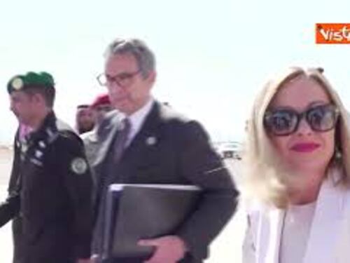 Meloni arriva ad Al'Ula, Arabia Saudita, per il bilaterale con bin Salman: "The weather is perfect"