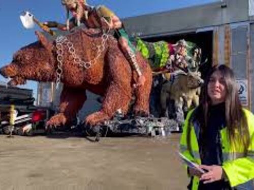 Cristina, la portalettere del Carnevale di Cento: "Consegno le lettere tra carri e coriandoli"