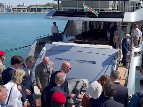 Tra auto da corsa e yacht