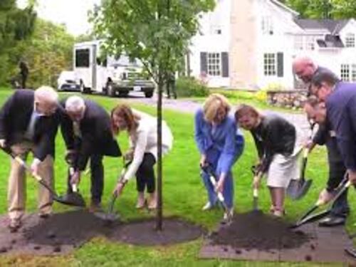 G7 Parlamento in Canada, Metsola, Fontana e gli altri Presidenti piantano un albero a Ottawa