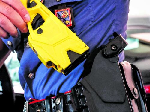 Non disarmiamo i poliziotti