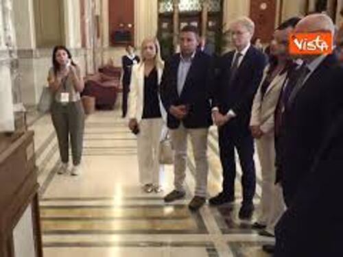 I parlamentari di Fratelli d'Italia rendono omaggio alla borsa di Paolo Borsellino alla Camera