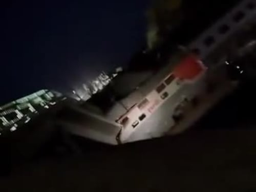 Le esplosioni e poi i crolli: due presunti attentati ferroviari in Russia