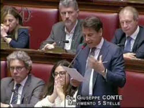 Conte in Aula mostra vecchio tweet di Meloni: "Su Gaza giravolta riprovevole e sanguinosa"