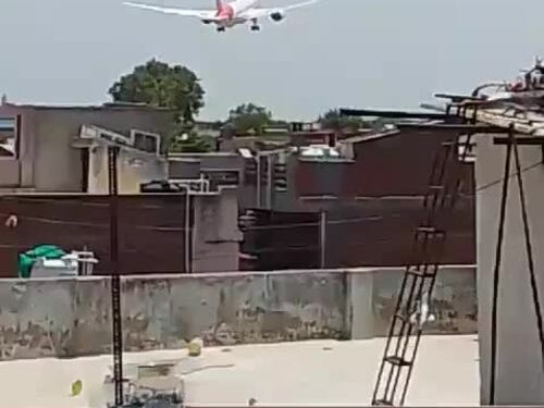 Lo schianto dell'aereo in India poco dopo il decollo