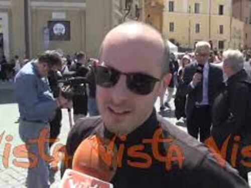 L'addio a Papa Francesco dei fedeli a Piazza San Pietro: "Pensavamo si riprendesse, dispiace tanto"