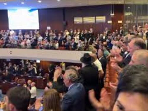 Applauso e standing ovation per il Presidente argentino Javier Milei alla Knesset in Israele