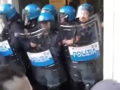Assalto alla polizia a Lecco: identificati alcuni militanti di estrema sinistra
