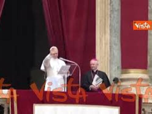 Papa Leone XIV: "Fratelli e sorelle, buona domenica". Boato di applausi e grida a Piazza San Pietro