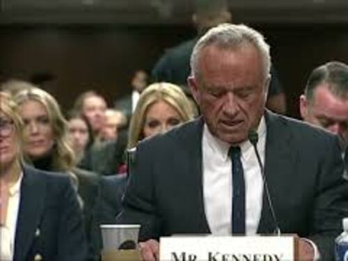 Robert Kennedy Jr. contestato al Senato Usa, la sua audizione viene interrotta dalle grida