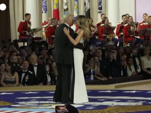 Trump e Melania, il primo ballo nel giorno dell'insediamento