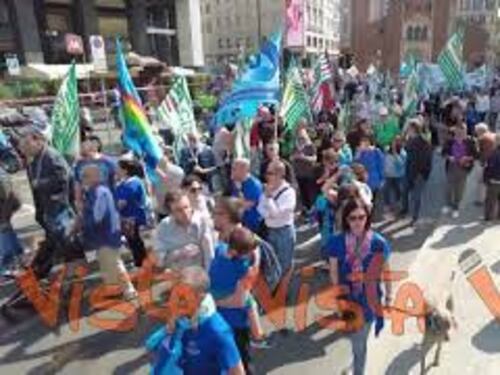Primo Maggio a Milano, il corteo di Cgil, Cisl e UIl a Porta Venezia