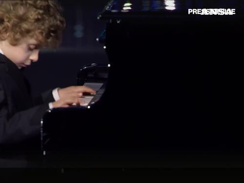 Sanremo: il piccolo Alessandro Gervasi incanta l'Ariston al pianoforte
