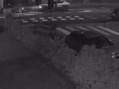Auto rubata inseguita dalla Polizia si schianta a Bologna, morto un 18enne