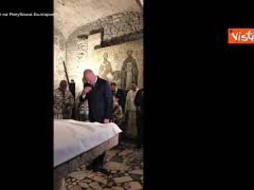 Il premier Zhelyazkov rende omaggio al sepolcro del patrono bulgaro Cirillo a Roma