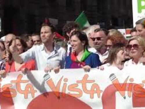 Tantissime persone alla manifestazione del 25 aprile a Milano per celebrare la Liberazione