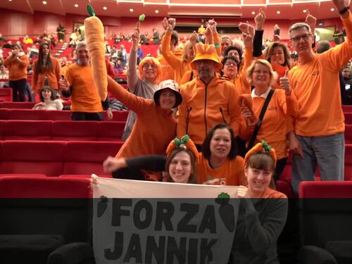 Un'onda arancione al Teatro Regio di Torino per Sinner