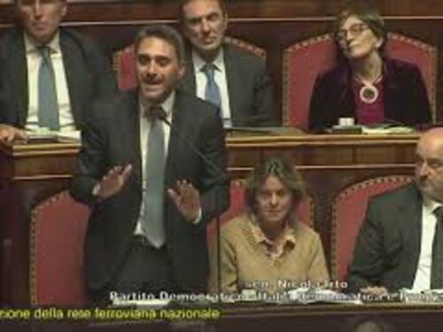 "Salvini chiedi scusa", Pd espone cartelli in Aula Senato durante informativa su caos treni