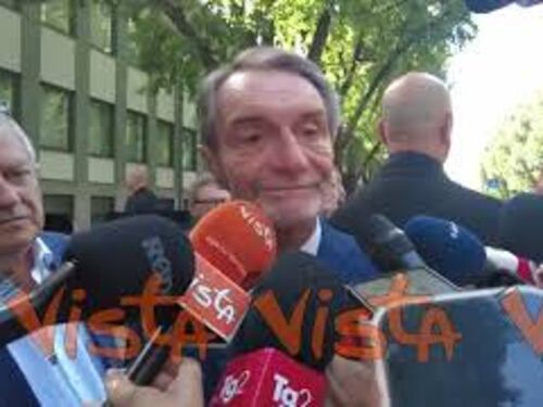 Fontana (Lombardia) alla camera ardente di Armani: Faremo una giornata per ricordarlo