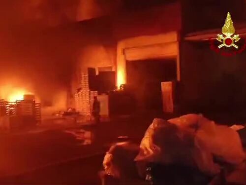 Incendio all'Inalca di Reggio Emilia, fiamme nello stabilimento
