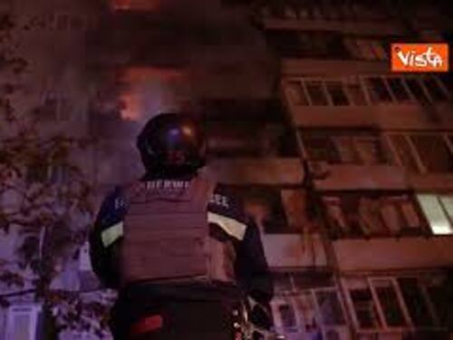 Incendi e distruzioni in Ucraina dopo massiccio attacco russo nella notte tra il 24 e il 25 maggio