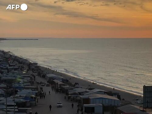 Gaza, il sole tramonta su al-Zawayda mentre inizia la tregua tra Israele e Hamas