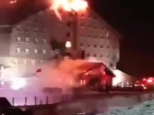 L'incendio dell'hotel Grand Kartal in Turchia